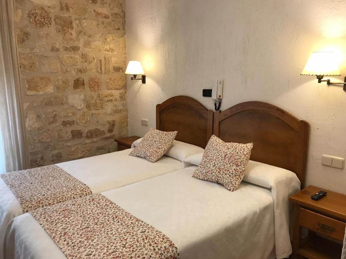 Hostal Decerca Pradena ภายนอก รูปภาพ