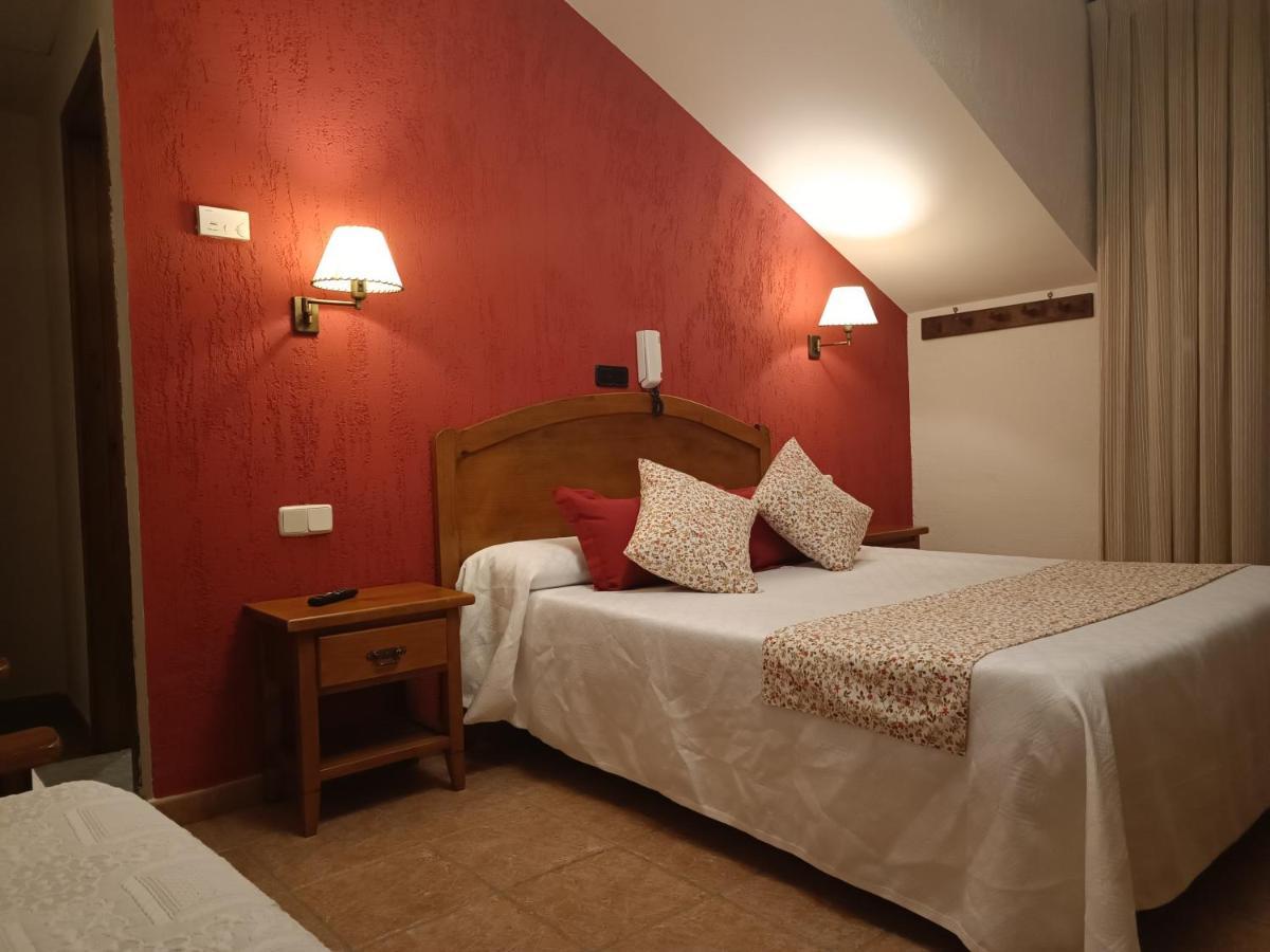 Hostal Decerca Pradena ภายนอก รูปภาพ